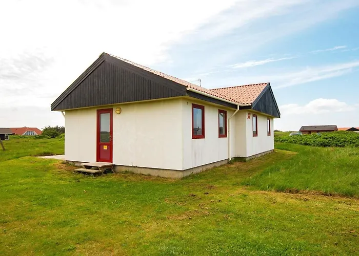 10 Person In Harboore-by Traum